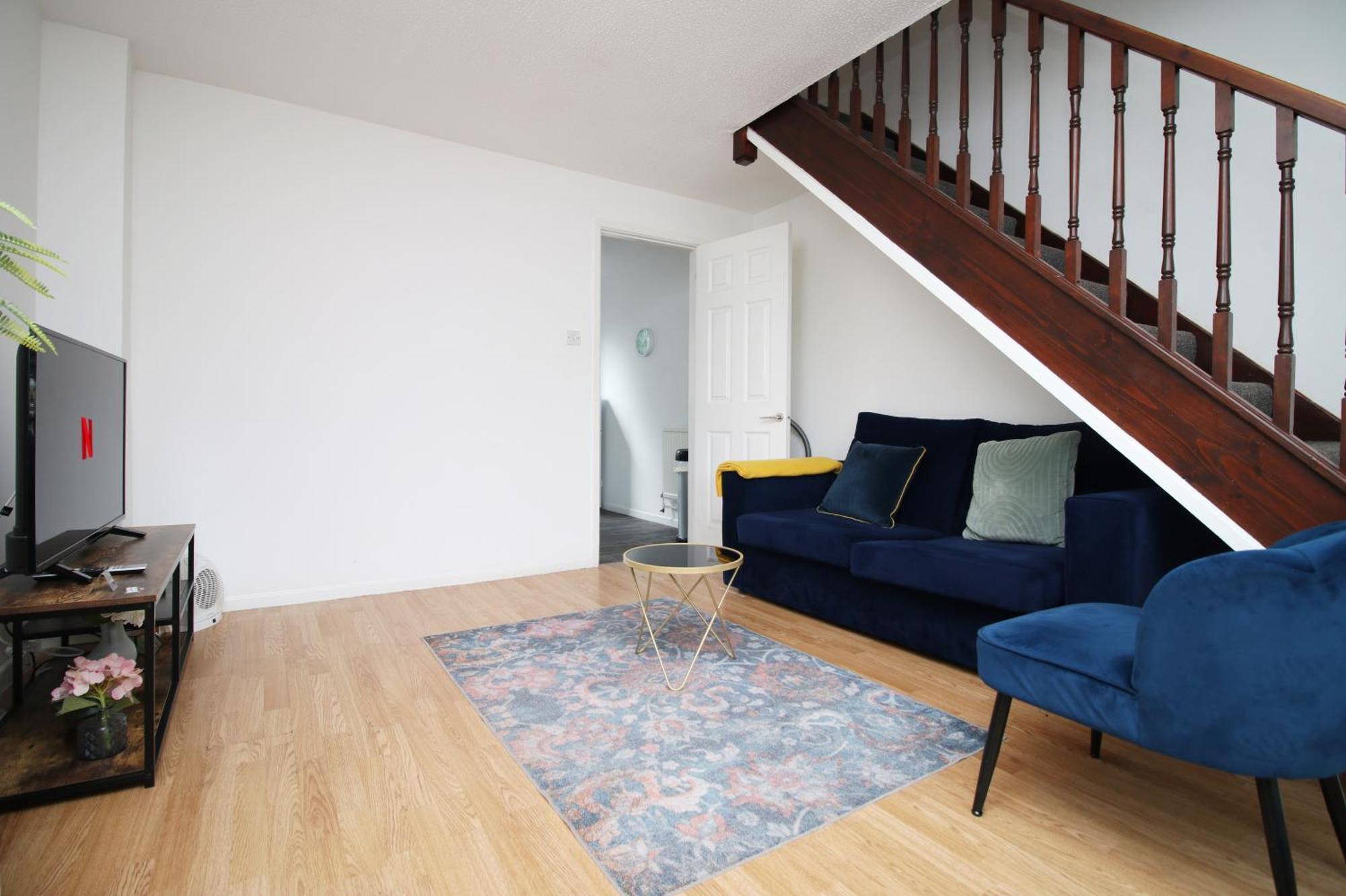 2bedroom Home- Free Parking, Wi-fi & Patio- Available For Long Or Short Term Casa de férias
